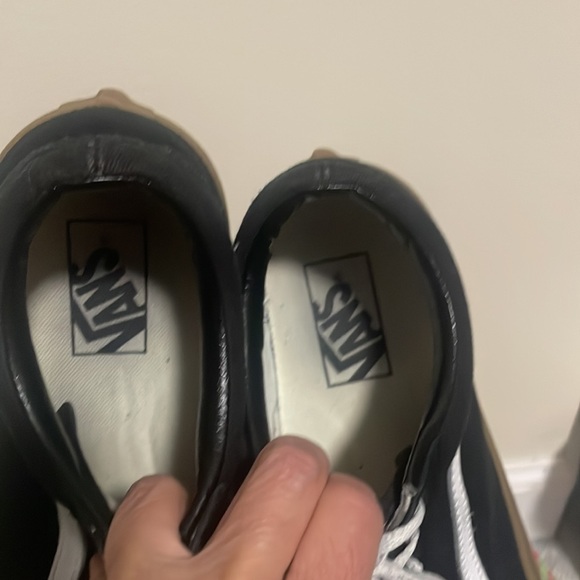 Vans Knu Skool Shoes the KnuSkool is a modern interpretation of a classic 90s - Picture 8 of 9